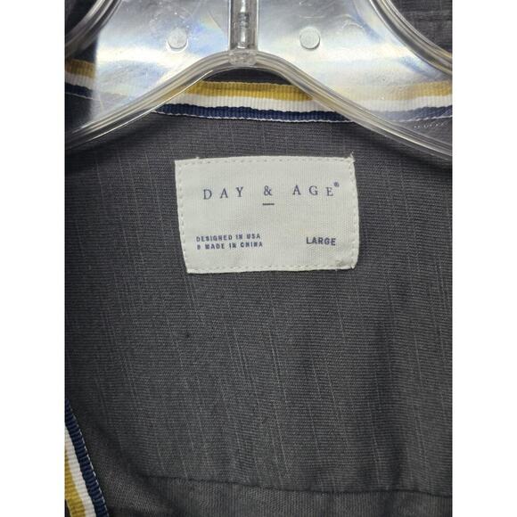 Day & Age Knit Button Down Long-Sleeve Woven Slub Collared Char Size Large Mens - Picture 4 of 6